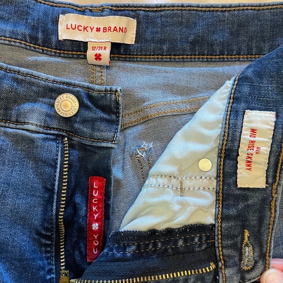 Lucky Brand ankle-length jeans. Frayed hem. Size 12 - Picture 2 of 8